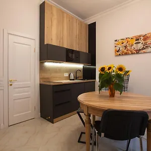 Апартаменты Friends House- сучасні в центрі львова Украина